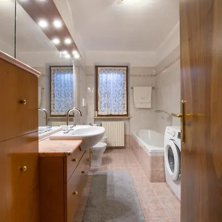 La Casa Rossa Tra E Montagna Garage Wi-fi Apartment *